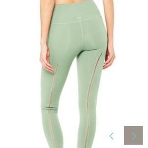 ALO yoga Dash pants in Mint green (sage)